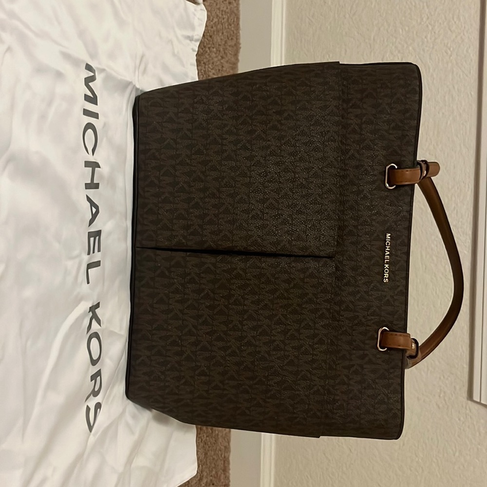 Brown Micheal Kors handbag